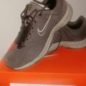 Nike T Lite running shoes